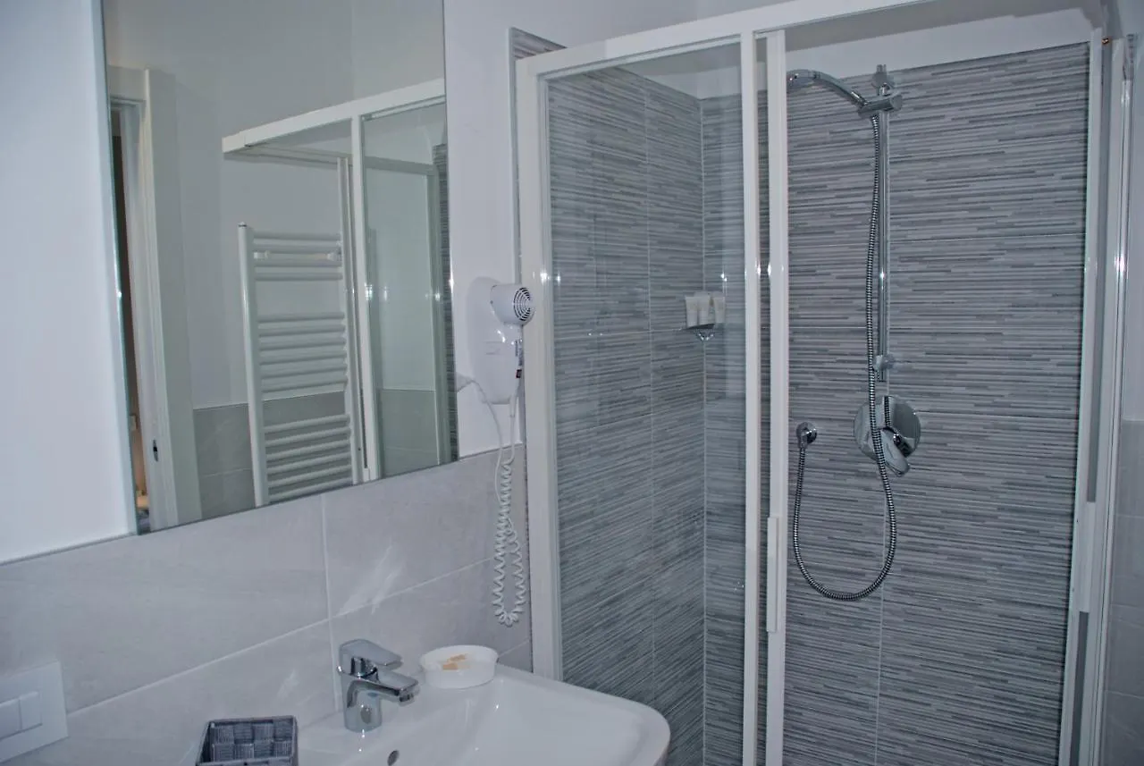 Bonne Nuit Guest House Azzano San Paolo 3*,